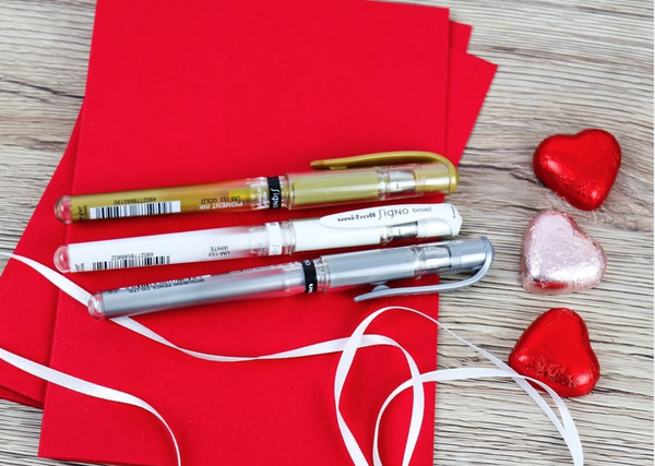 Uni-ball Signo Broad Gel Pen - Gold Ink