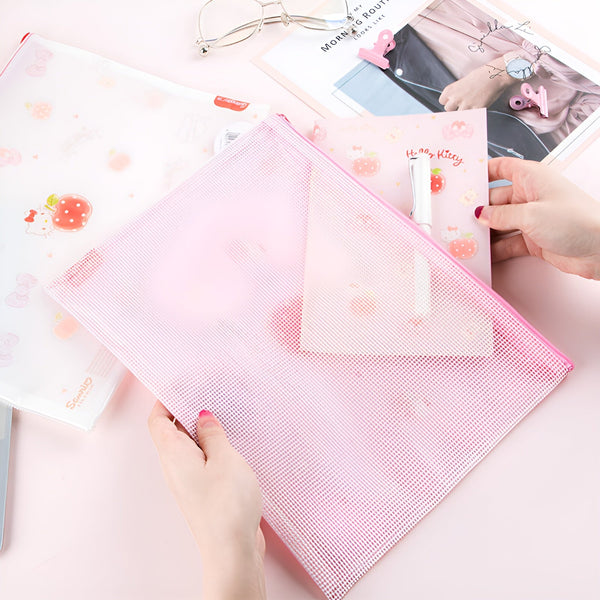 Hello Kitty Strawberry Zipper Pouch